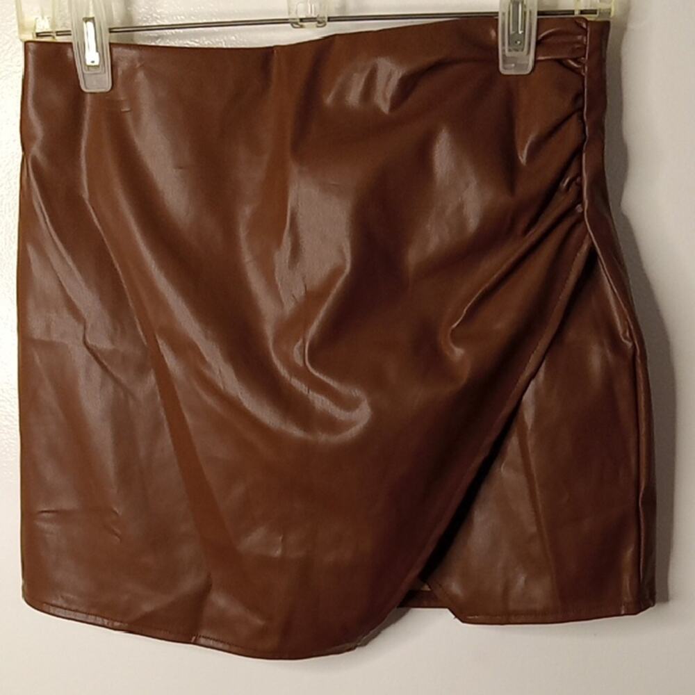 NWT Fashion on Earth Women's Small Faux Leather Skirt. Party, Fun, Classic